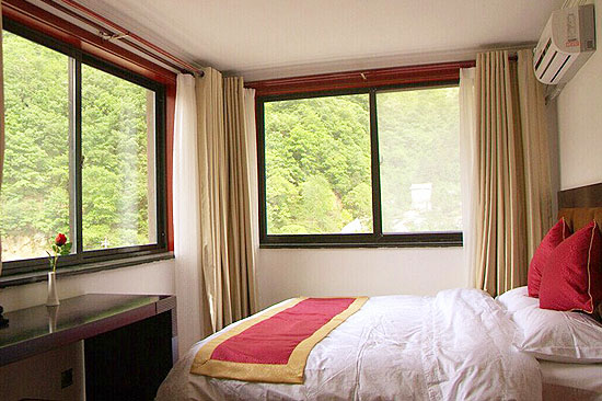 1.8x2.1 bed room (2)